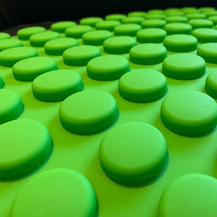 Macaron mold with logo detail
