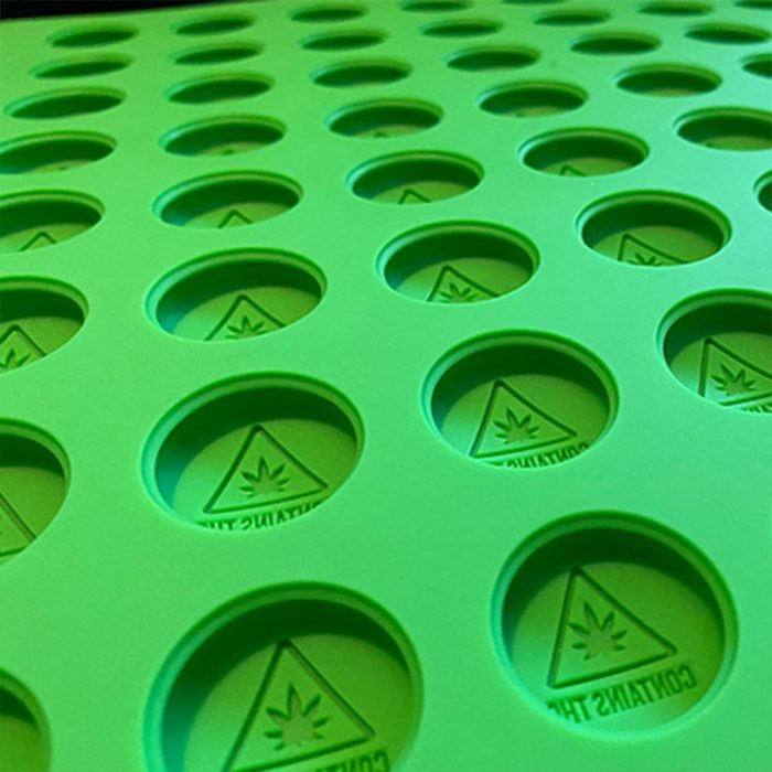 Macaron mold with logo detail