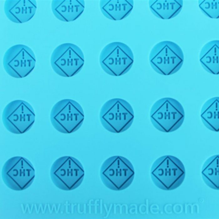Macaron mold with logo detail