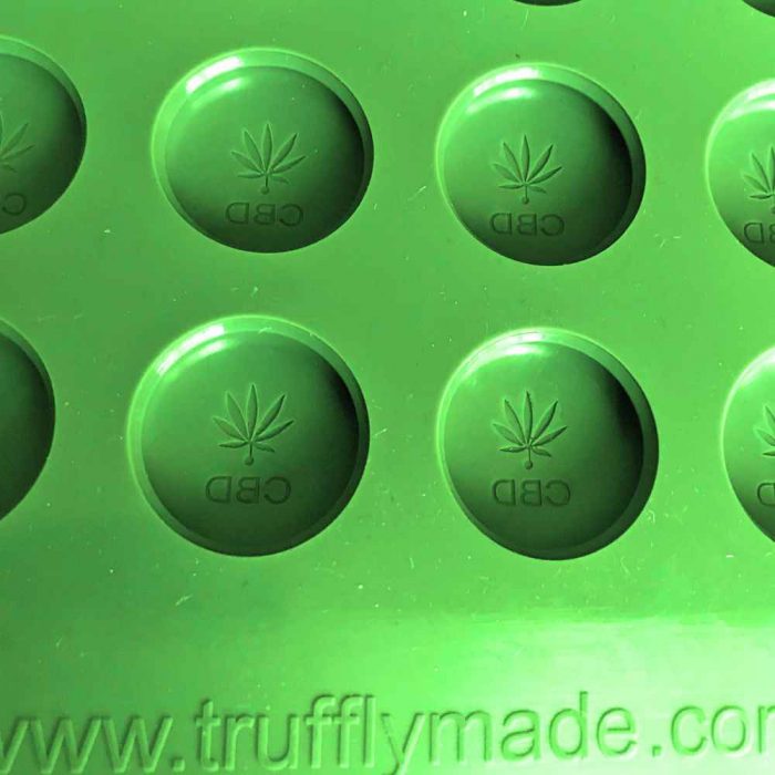 Macaron mold with logo detail