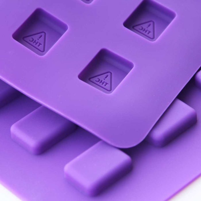 Mini square mold with logo detail